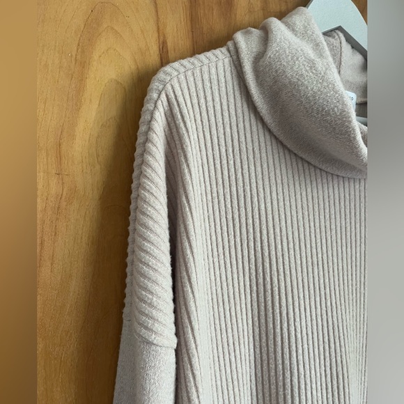 MB Curated Cowl Neck ribbed top - Picture 3 of 5